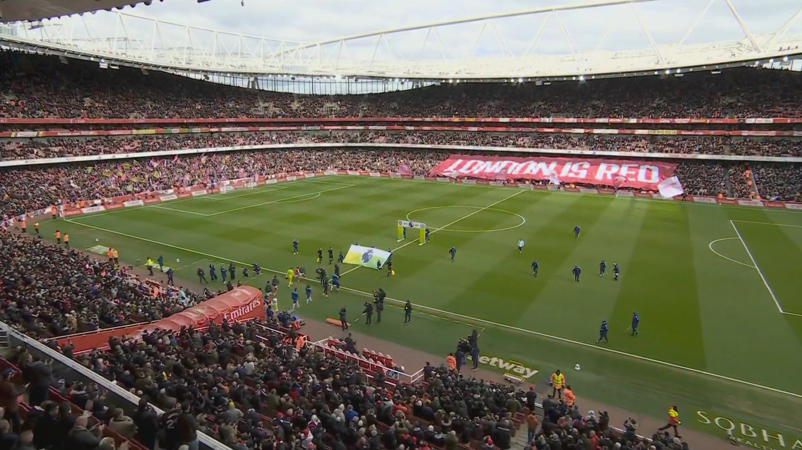 LONDON IS RED！阿森納vs切爾西入場(chǎng)階段，酋長(cháng)球場(chǎng)看臺展示tifo