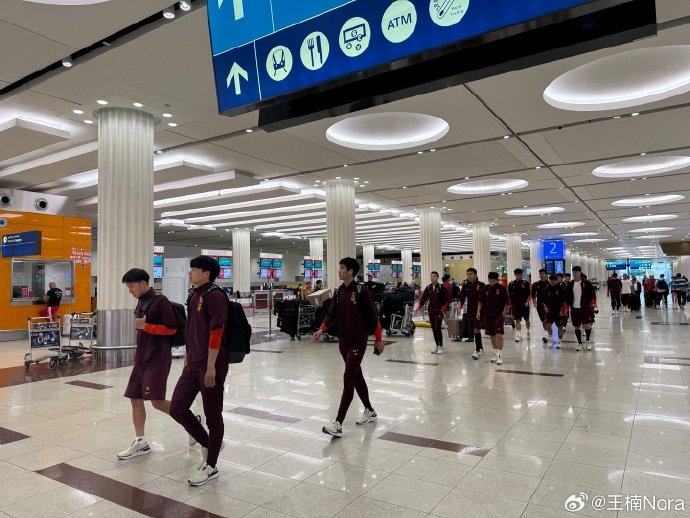 進(jìn)入客戰沙特最后沖刺！國足離開(kāi)迪拜，乘坐班機前往利雅得