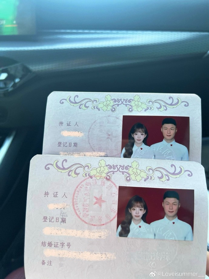 恭喜！方昊女友社媒曬結婚證：已婚