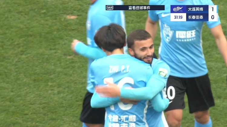 19歲朱鵬宇中超處子球！大連英博1-0領(lǐng)先長(cháng)春亞泰，馬萊萊助攻