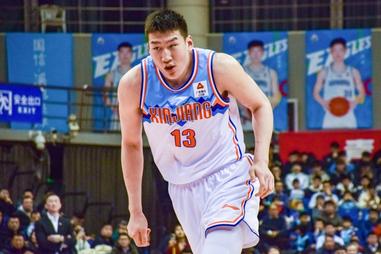 高效輸出！李炎哲半場(chǎng)7中5拿到12分2板1助1斷2帽