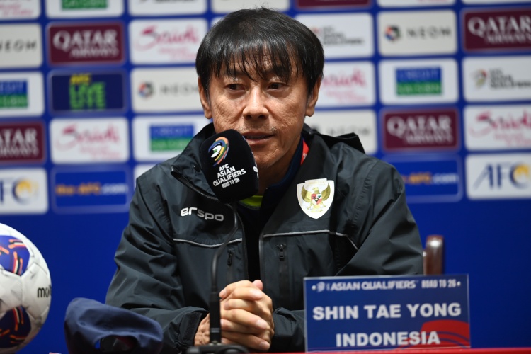 小申帶得蠻好的...申臺龍上輪2-0沙特慘遭開(kāi)除，克魯伊維特現慘敗